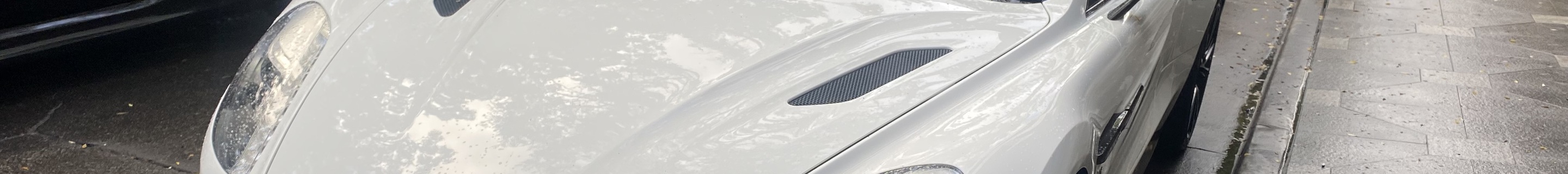 Aston Martin Vanquish Volante