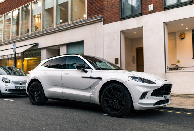 Aston Martin DBX