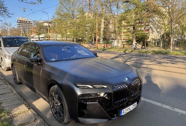 BMW M760e xDrive