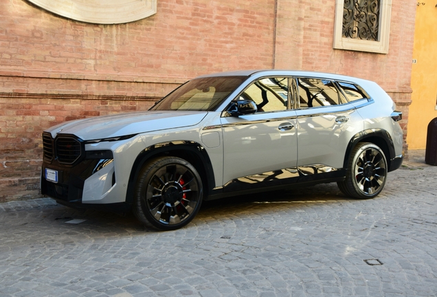 BMW XM G09 Label Red