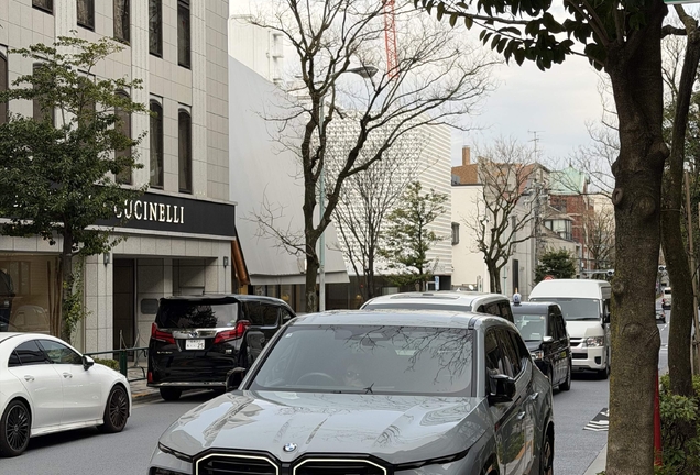 BMW XM G09 Label Red