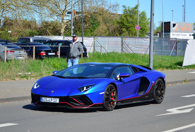 Lamborghini Aventador LP700-4
