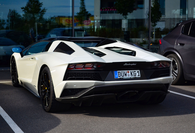 Lamborghini Aventador LP700-4