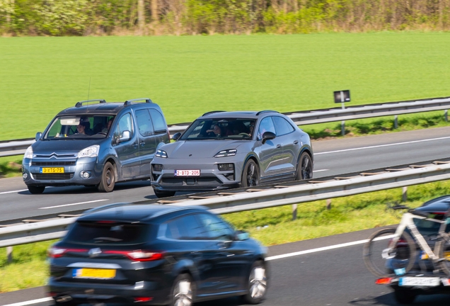Porsche Macan EV Turbo