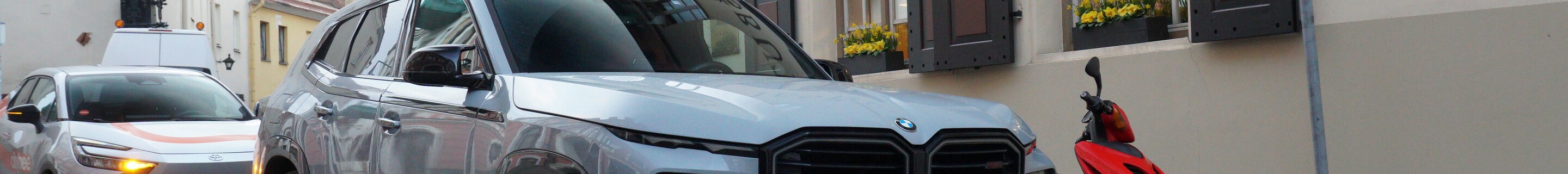 BMW XM G09 Label Red