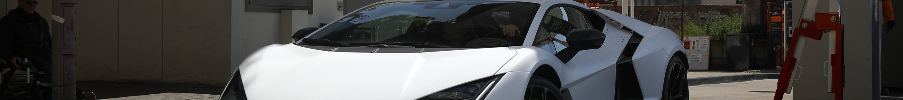 Lamborghini Revuelto