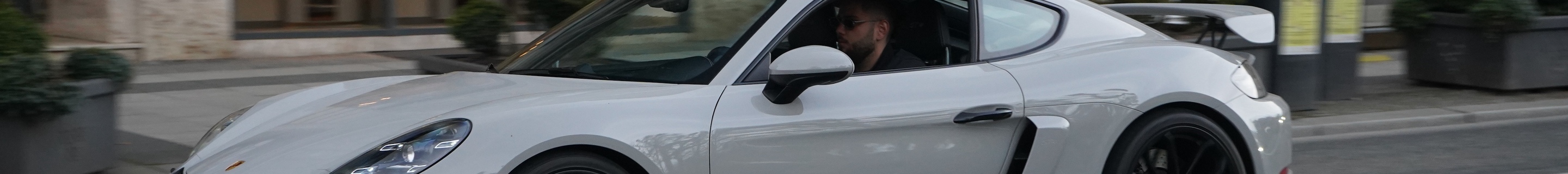 Porsche 718 Cayman GT4