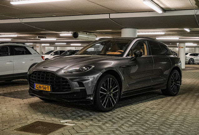 Aston Martin DBX707