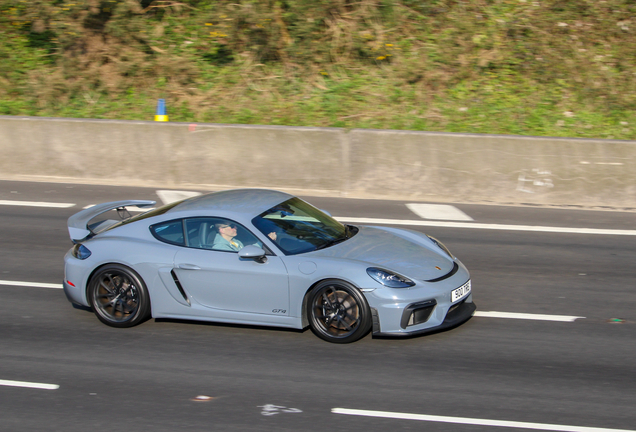 Porsche 718 Cayman GT4