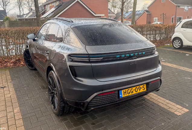 Porsche Macan EV Turbo