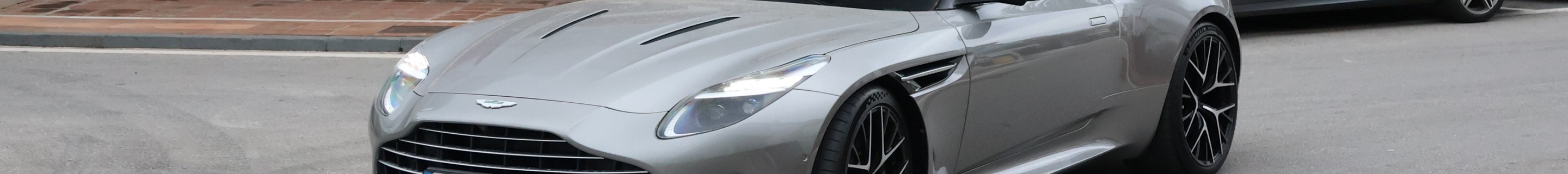 Aston Martin DB12 Volante