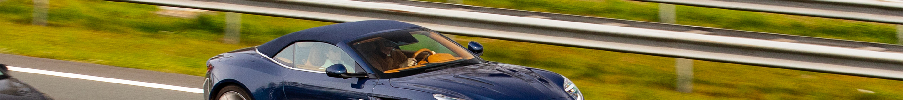 Aston Martin DB12 Volante