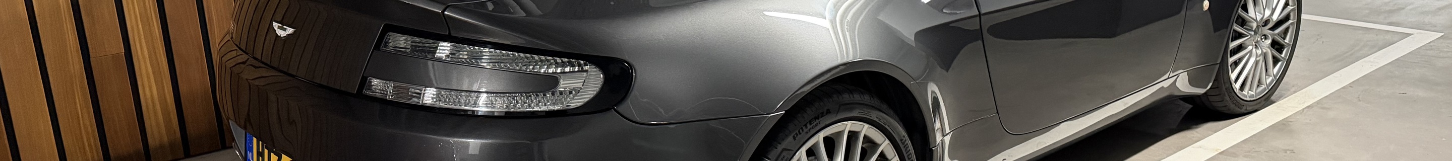 Aston Martin V8 Vantage Roadster