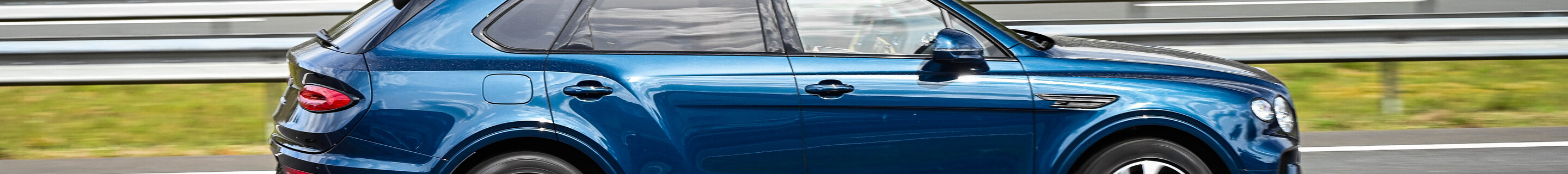 Bentley Bentayga Hybrid 2024