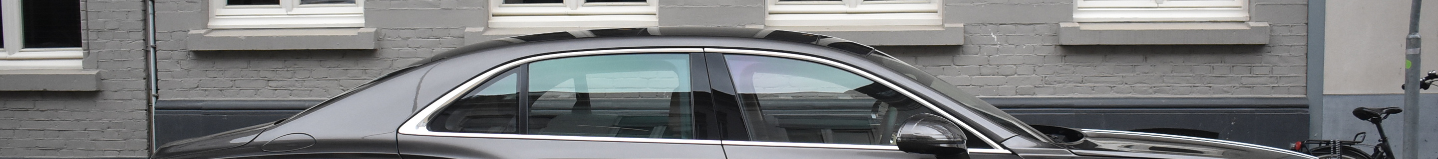 Bentley Flying Spur Azure 2025