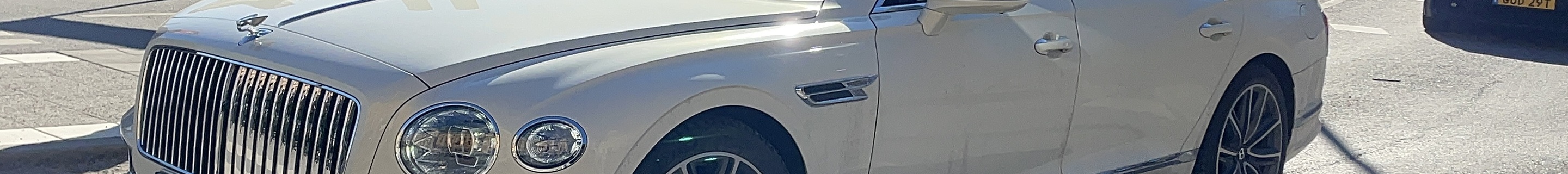 Bentley Flying Spur Hybrid Azure