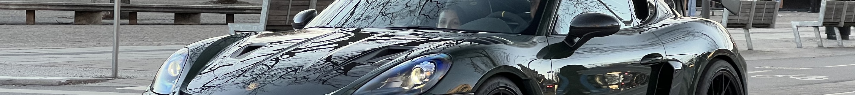 Porsche 718 Cayman GT4 RS Weissach Package