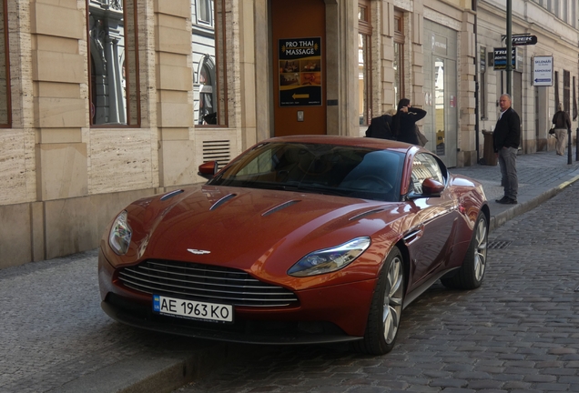 Aston Martin DB11