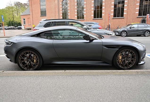 Aston Martin DB12