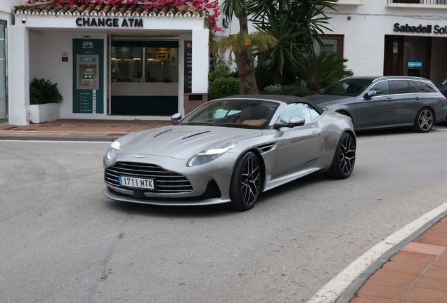 Aston Martin DB12 Volante