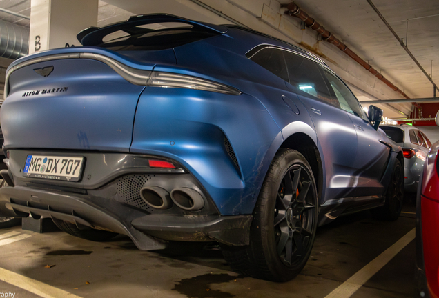 Aston Martin DBX707