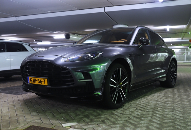 Aston Martin DBX707