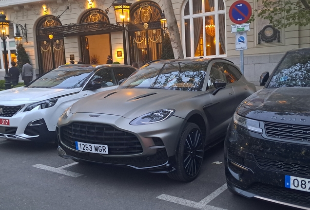 Aston Martin DBX707