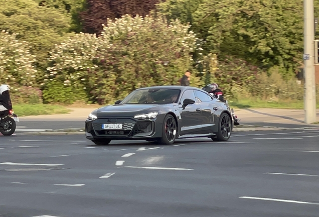 Audi RS E-Tron GT 2025