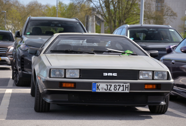 DeLorean DMC-12