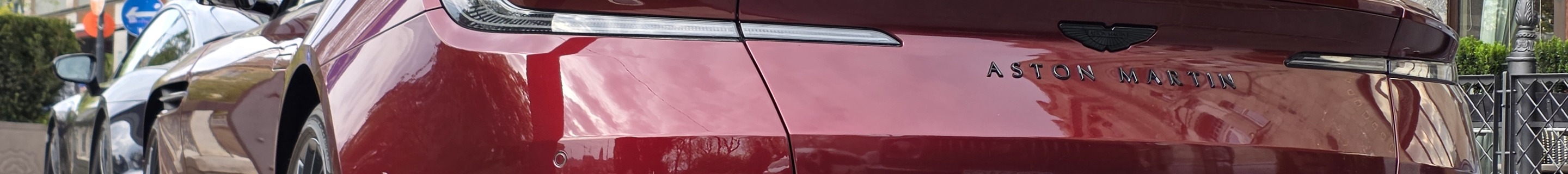 Aston Martin DB11 V8 Volante