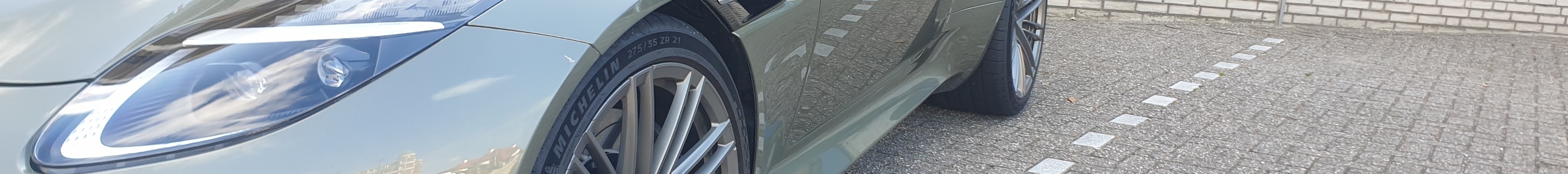 Aston Martin DB12 Volante