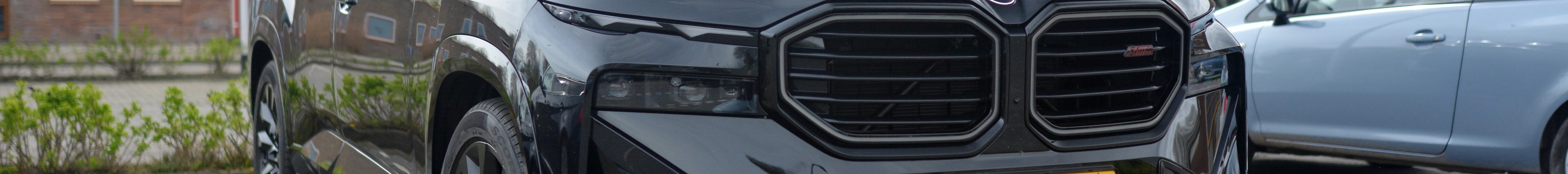 BMW XM G09 Label Red