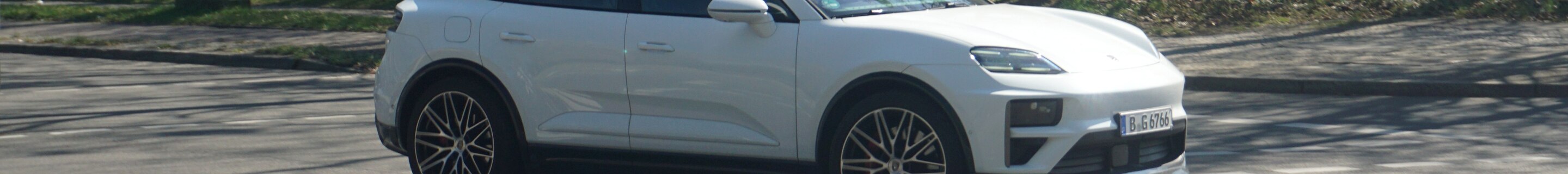 Porsche Macan EV Turbo