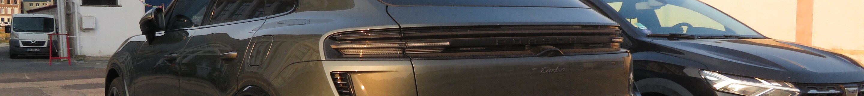 Porsche Macan EV Turbo