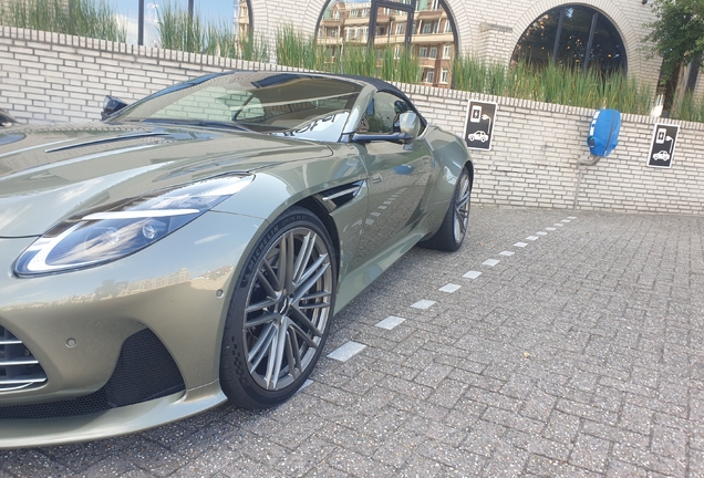 Aston Martin DB12 Volante