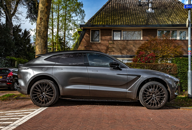 Aston Martin DBX