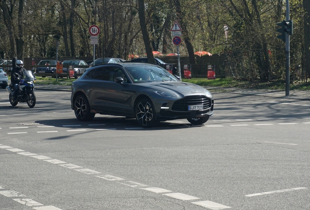 Aston Martin DBX707