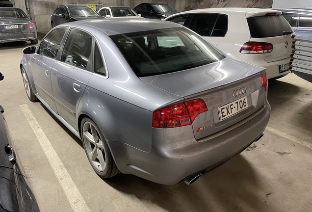 Audi RS4 Sedan