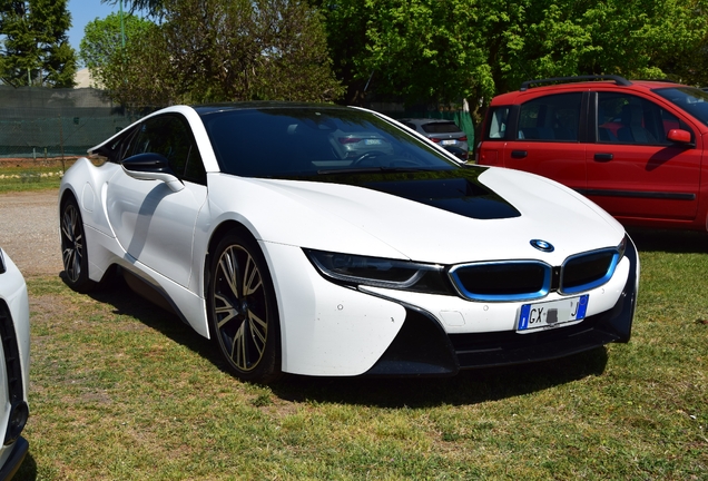 BMW i8