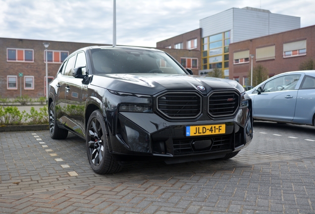 BMW XM G09 Label Red