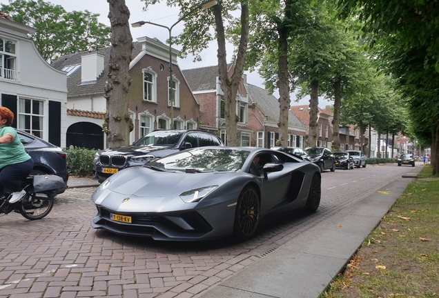 Lamborghini Aventador S LP740-4