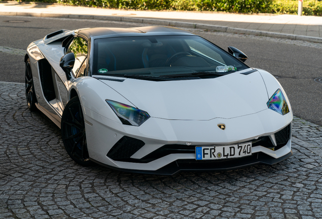 Lamborghini Aventador S LP740-4 Roadster