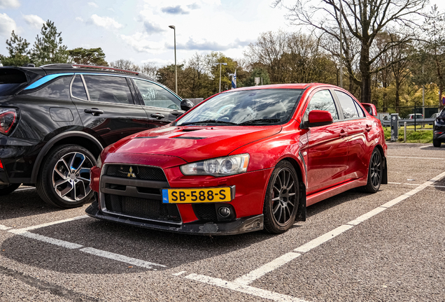 Mitsubishi Lancer Evolution X GSR FQ-300