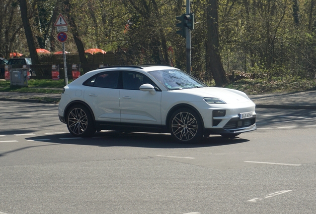 Porsche Macan EV Turbo