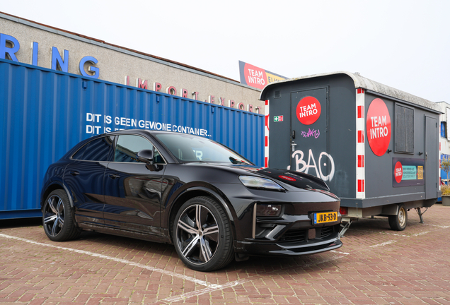 Porsche Macan EV Turbo