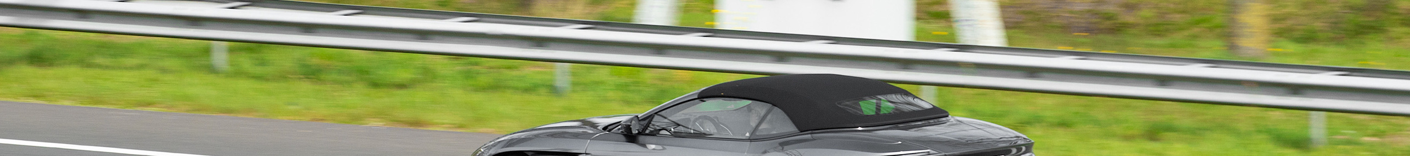 Aston Martin DB11 V8 Volante