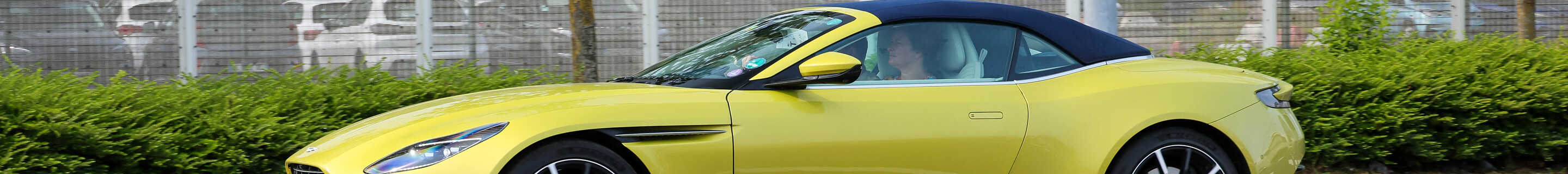 Aston Martin DB11 V8 Volante