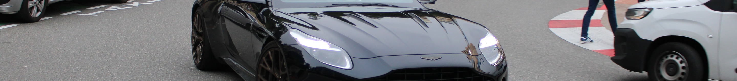 Aston Martin DB12 Volante