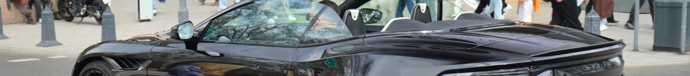 Aston Martin DBS 770 Ultimate Volante