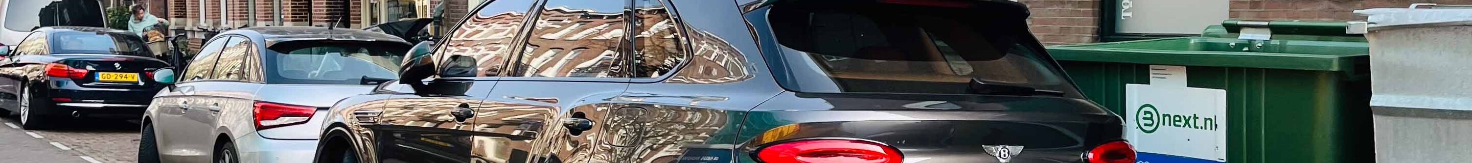 Bentley Bentayga Hybrid Azure